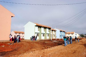 Vila Zumbi, na região de Curitiba: sobrados transformam a favela desde 2004