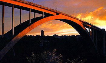 Ponte da Amizade: erguida há mais de 40 anos, obra vai ganhar uma construção gêmea até 2012