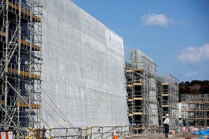 Paredão em construção na cidade Iwate, no Japão: estruturas de concreto pré-moldado atingem até 15 metros de altura Crédito: Reuters
