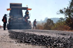 Contingente de 500 militares atuou permanentemente na obra da BR-163 para cumprir o cronograma em 1 ano. Crédito: Exército Brasileiro