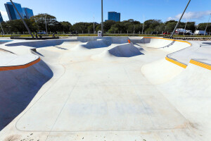 Porto Alegre construiu às margens do rio Guaíba o maior complexo público de skate da América Latina Crédito: Giulian Serafim/PMPA